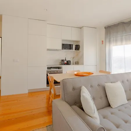 Trindade Skyline Premium By Hosty * Oporto